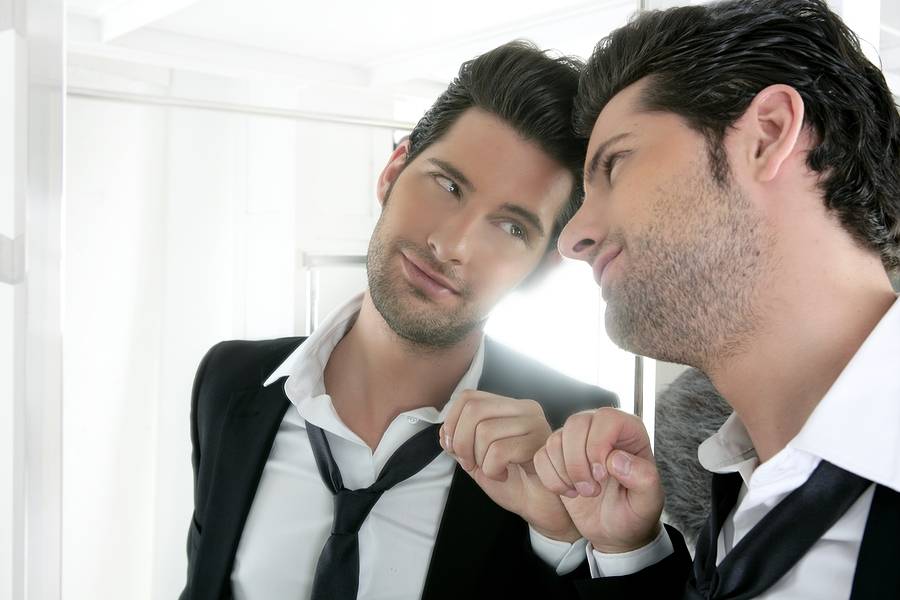 兜风约会中，被视为是“自恋男”的9种行为